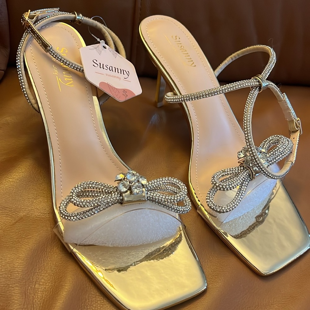 GOLD STRAPPY HEELS W/EMBELLISHED BOW AND CRYSTAL DETAILS NWT - Picture 7 of 12